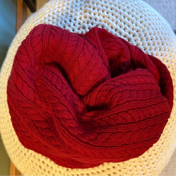 Ralph Lauren Burgundy Cable-Knit Crew-Neck Sweater w Ribbed Neck, Cuff & Hem - Picture 8 of 9